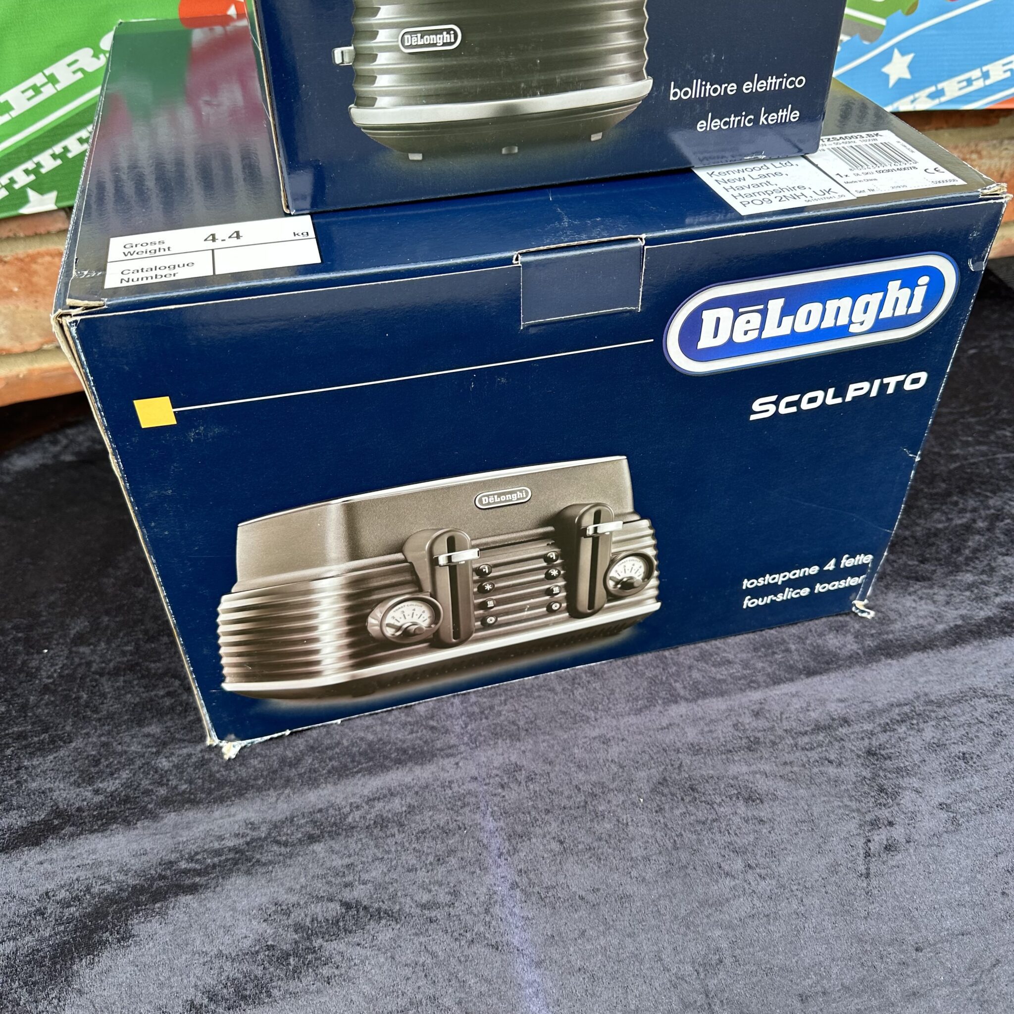 DeLonghi Scolpito Toaster & Kettle Bundle Bonkers Competitions