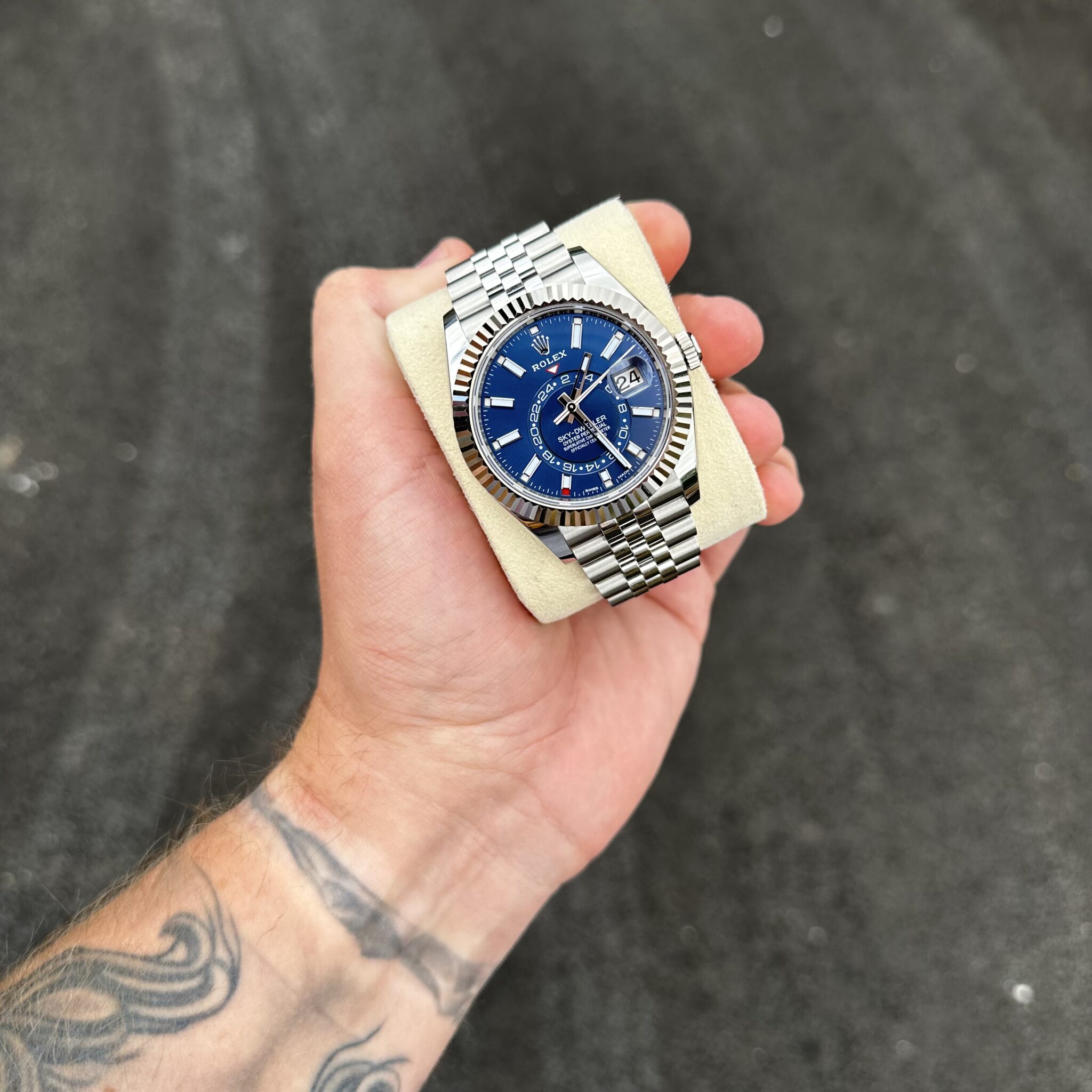 Sky hot sale dweller gmt