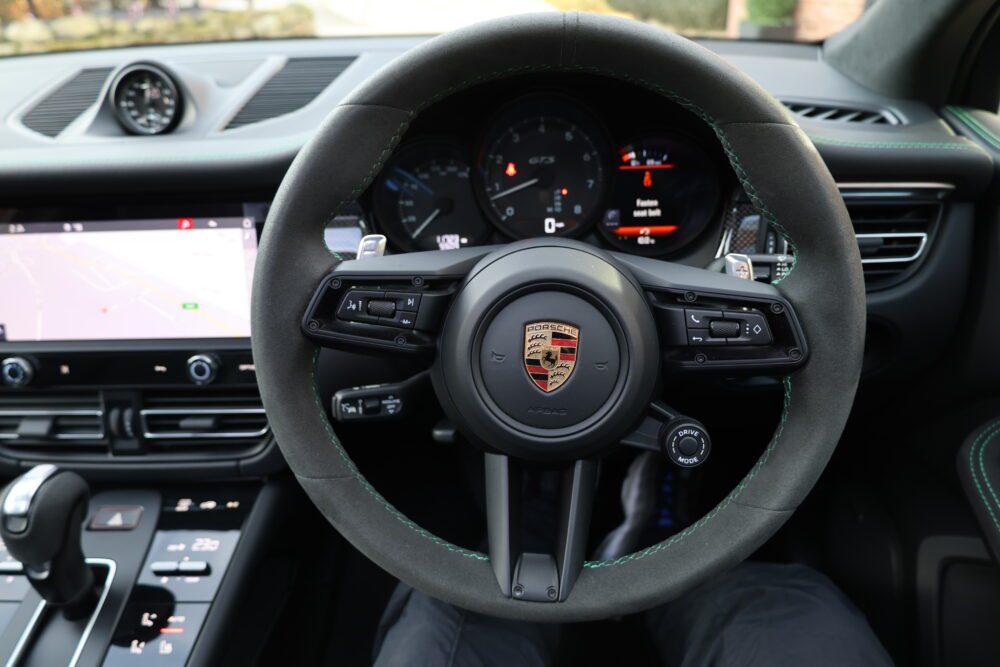 2022 PORSCHE MACAN GTS 2.9L V6 444BHP - HUGE SPEC! - PYTHON GREEN - Image 10