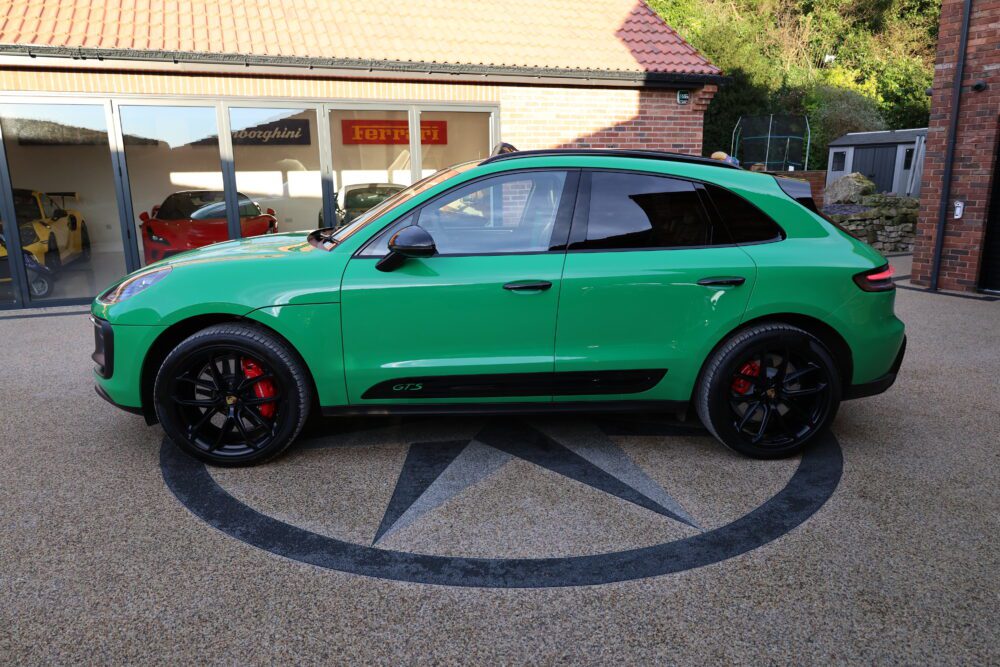 2022 PORSCHE MACAN GTS 2.9L V6 444BHP - HUGE SPEC! - PYTHON GREEN - Image 3