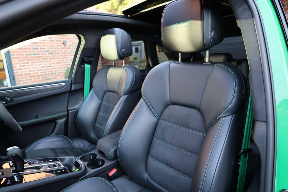 2022 PORSCHE MACAN GTS 2.9L V6 444BHP - HUGE SPEC! - PYTHON GREEN - Image 11