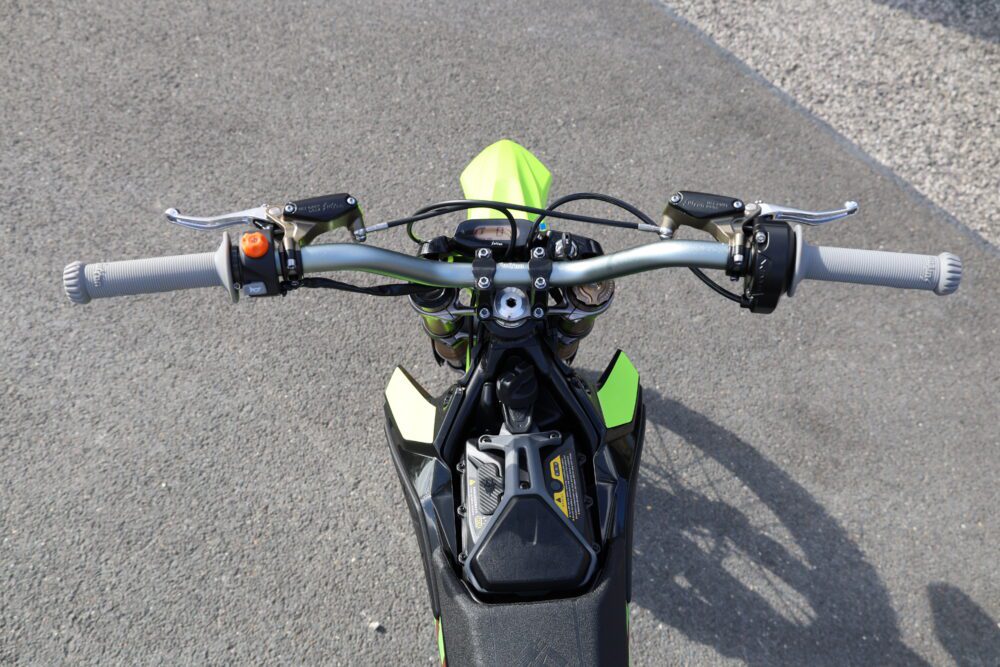 2025 Sur-Ron HYPERBEE Off-Road Bike - BRAND NEW MODEL! - Image 6