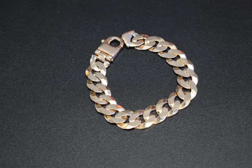 47g 9ct Gold Curb Bracelet - RSP £2,300 - Image 3
