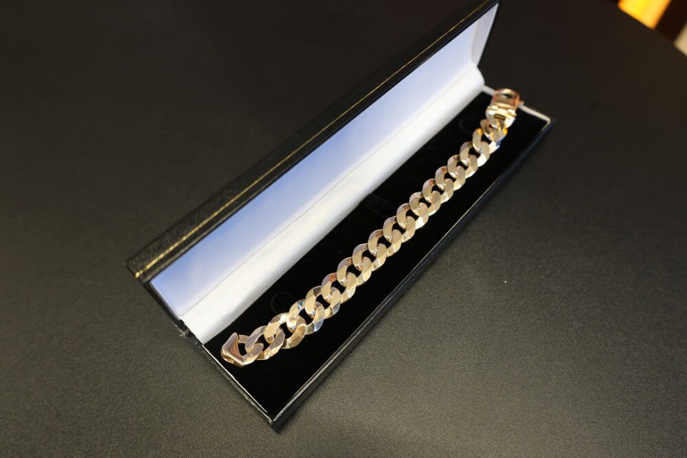 47g 9ct Gold Curb Bracelet - RSP £2,300 - Image 6